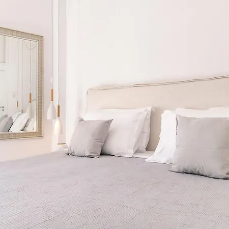 New Spacious With Balcony In The Heart Of דירה *